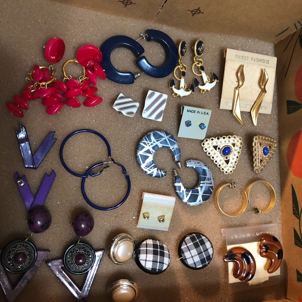Lot of 90pairs Vintage earrings from late 60’s70’s 80’s early 90’s (180 Pieces!)